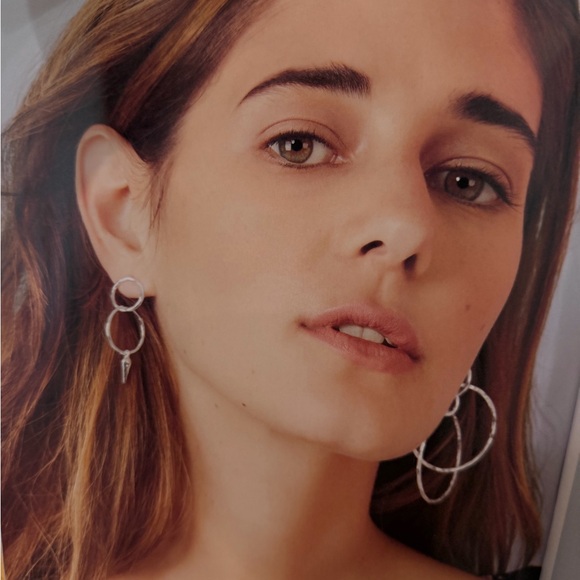 Interlocking hoops - Picture 3 of 7